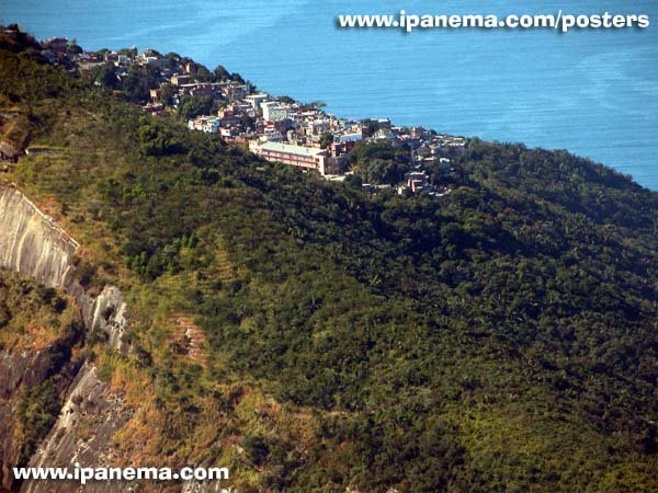 Favela do Vidigal seen from above. Photo by Silviano for www.ipanema.com. This photo is digitally watermarked and tracked. All rights reserved | Todos os direitos reservados