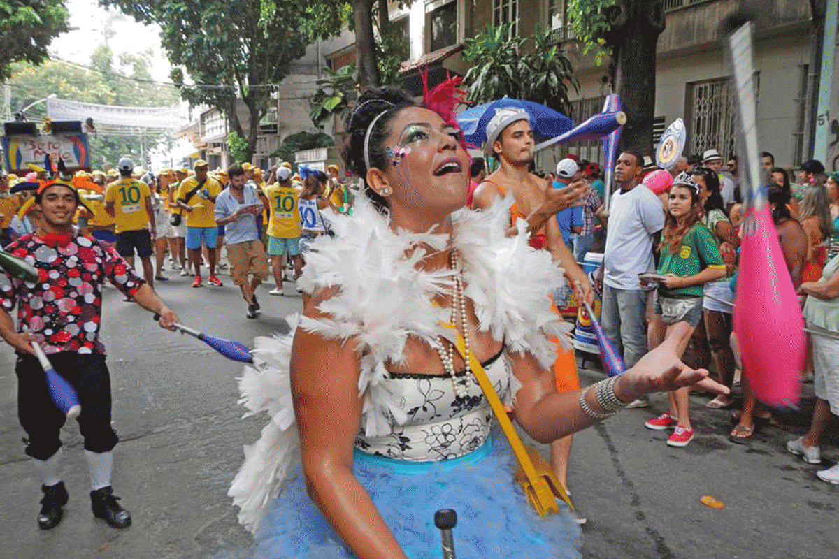 Lovely girl wearing a Carnaval costume juggling colorful clubs at Banda Volta, Alice