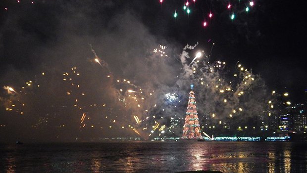 Fireworks at Lagoa at the launching of the Christmas Tree