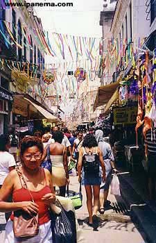 streetshoppingatsaarainriodejaneirobrazil