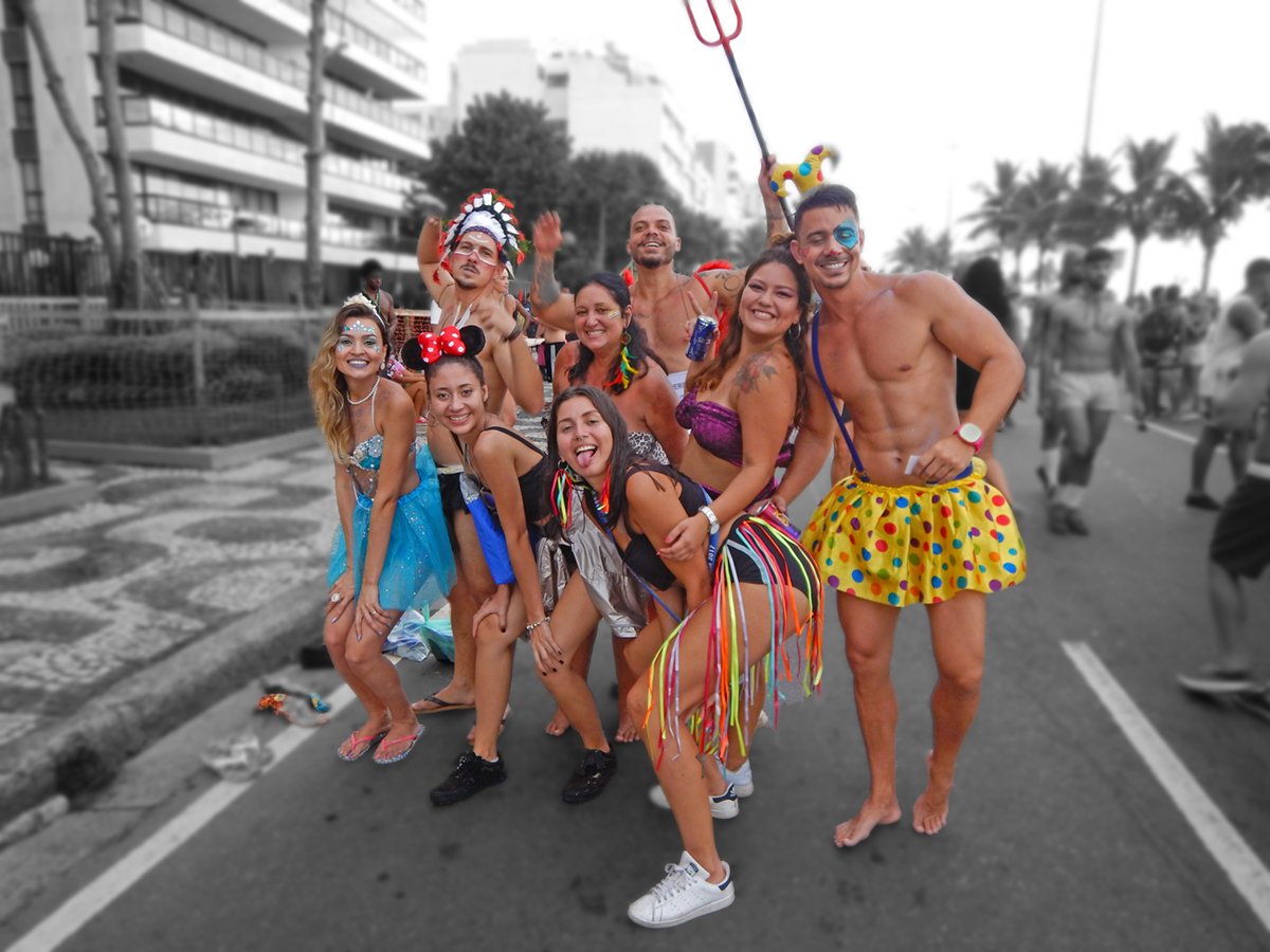 A group wearing colorful Carnaval costumes always stands out. Photo property of ipanema.com. All rights reserved. Todos os direitos reservados.